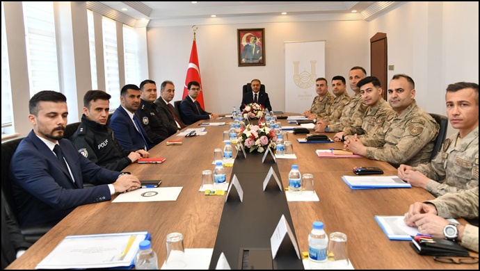 Vali Şıldak başkanlığında Ceylanpınar 'da güvenlik toplantısı