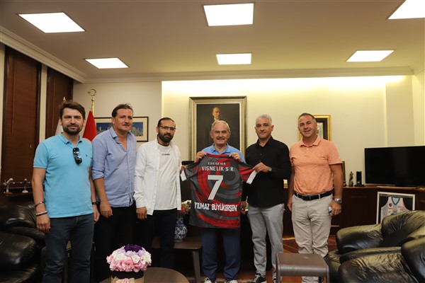 Vişnelikspor Kulübü, Başkan Büyükerşen'i ziyaret etti