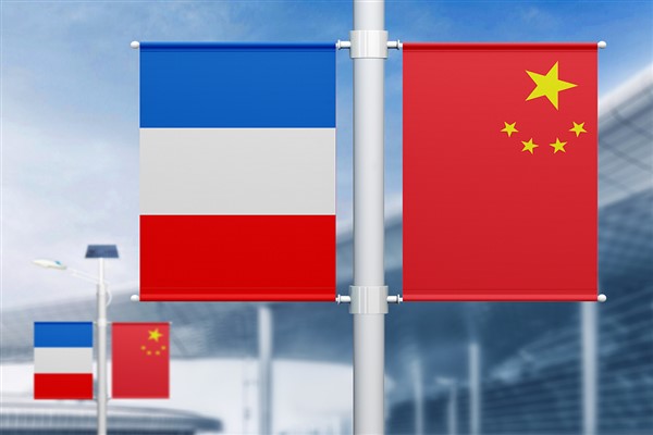 Wang Yi, Elysee Sarayı'nda Macro'la bir araya geldi