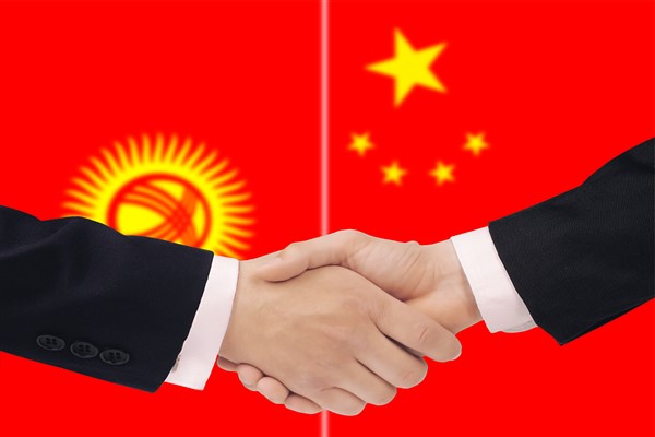Xi Jinping, Kırgızistan Devlet Başkanı Sadır Caparov ile görüştü
