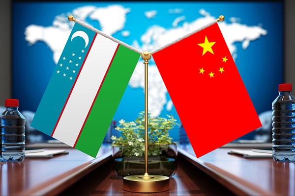 Xi, Özbekistan Devlet Başkanı Şevket Mirziyoyev ile görüştü