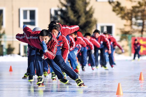 Xinjiang’da buz ve kar sporları seferberliği