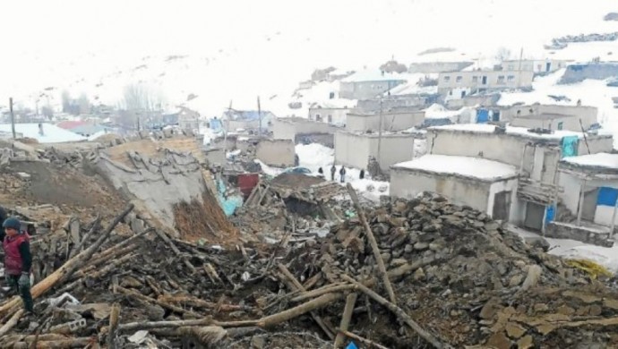 Xoy depreminde 7 kişi yaşamını yitirdi