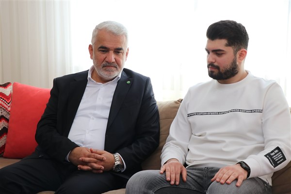 Yapıcıoğlu, 15 Temmuz şehidi Karaaslan'ın ailesini ziyaret etti