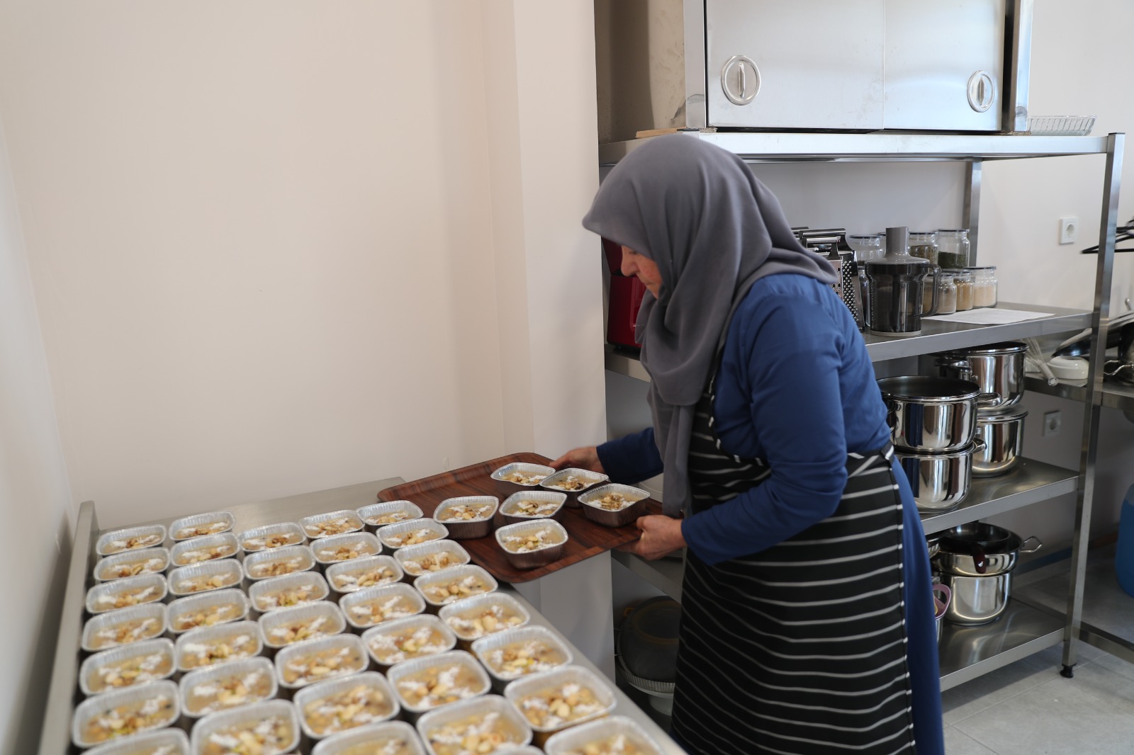 Yaşlı Yaşam Merkezi’nde aşure ikramı 