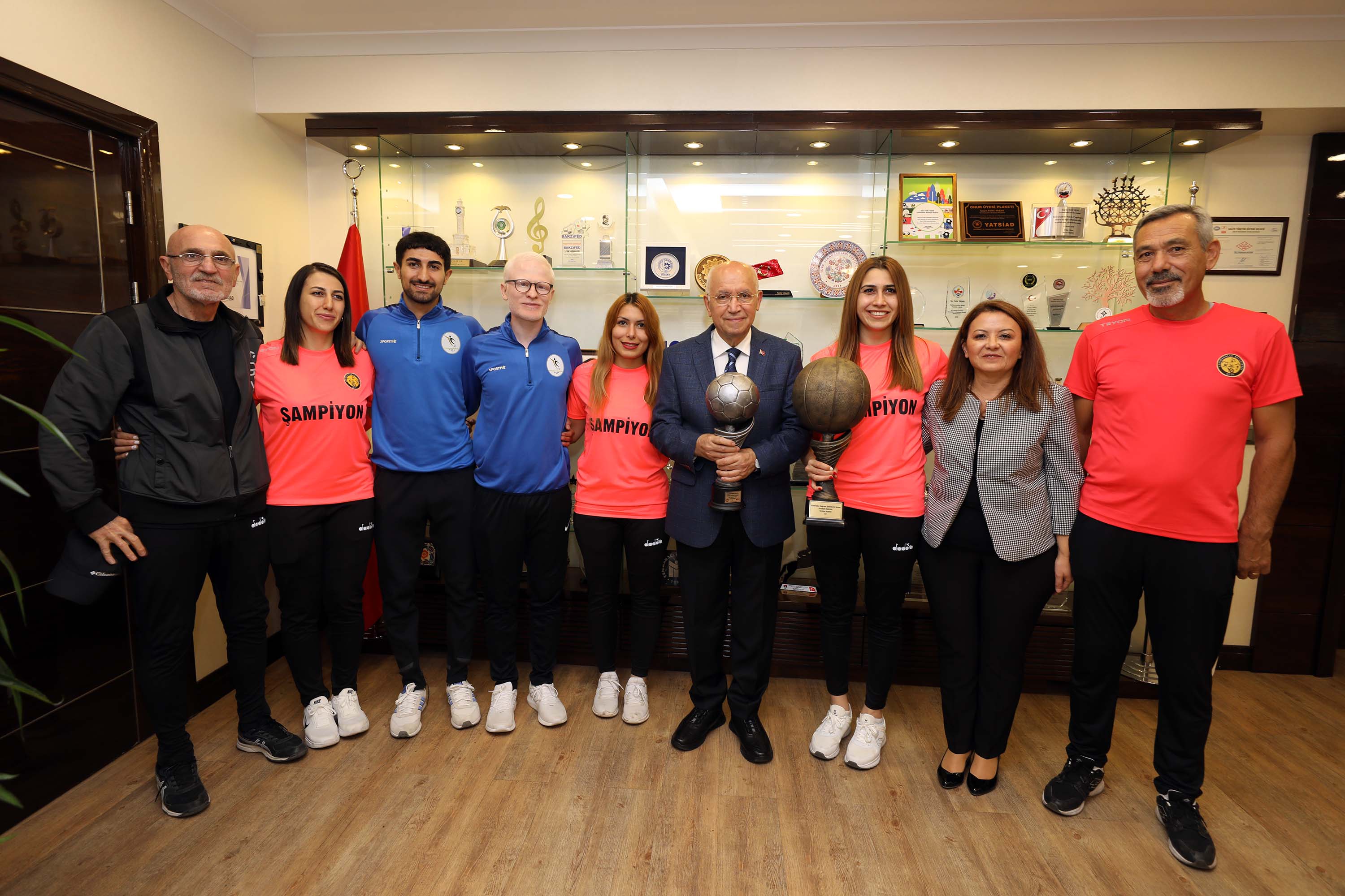 Yenimahalle Belediye Görme Engelliler Spor Kulübü’nden 5 sporcu Paris'e gitti