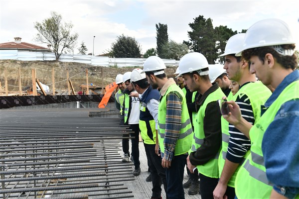Yıldız Teknik Üniversitesi öğrencilerinden Kampüs Lise Projesi’ne inceleme