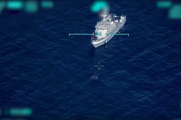 Yunanistan’ın Ege Denizi'nde geri ittiği göçmenler kurtarıldı