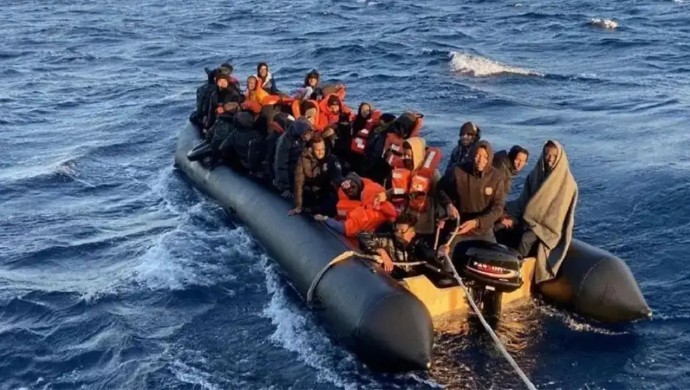 Yunanistan’da mülteci botu battı: 4 ölü