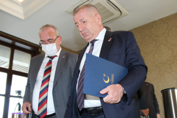 Zafer Partisi Genel Başkanı Özdağ: ''Hatay’a doğru yola çıkan değerli yurttaşlarımız lütfen evinize dönün''