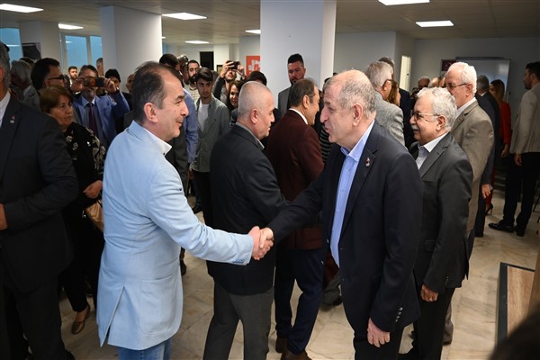 Zafer Partisi Genel Merkezi'nde bayramlaşma
