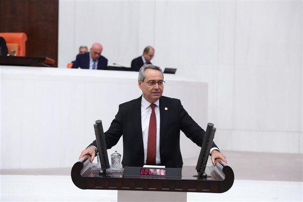 Zeybek, kadrolaşma iddialarını TBMM’ye taşıdı